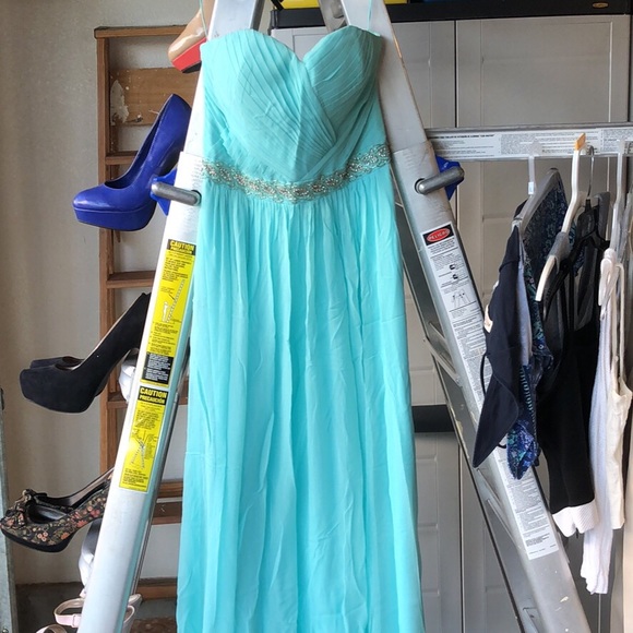 Problem dress - Picture 2 of 3